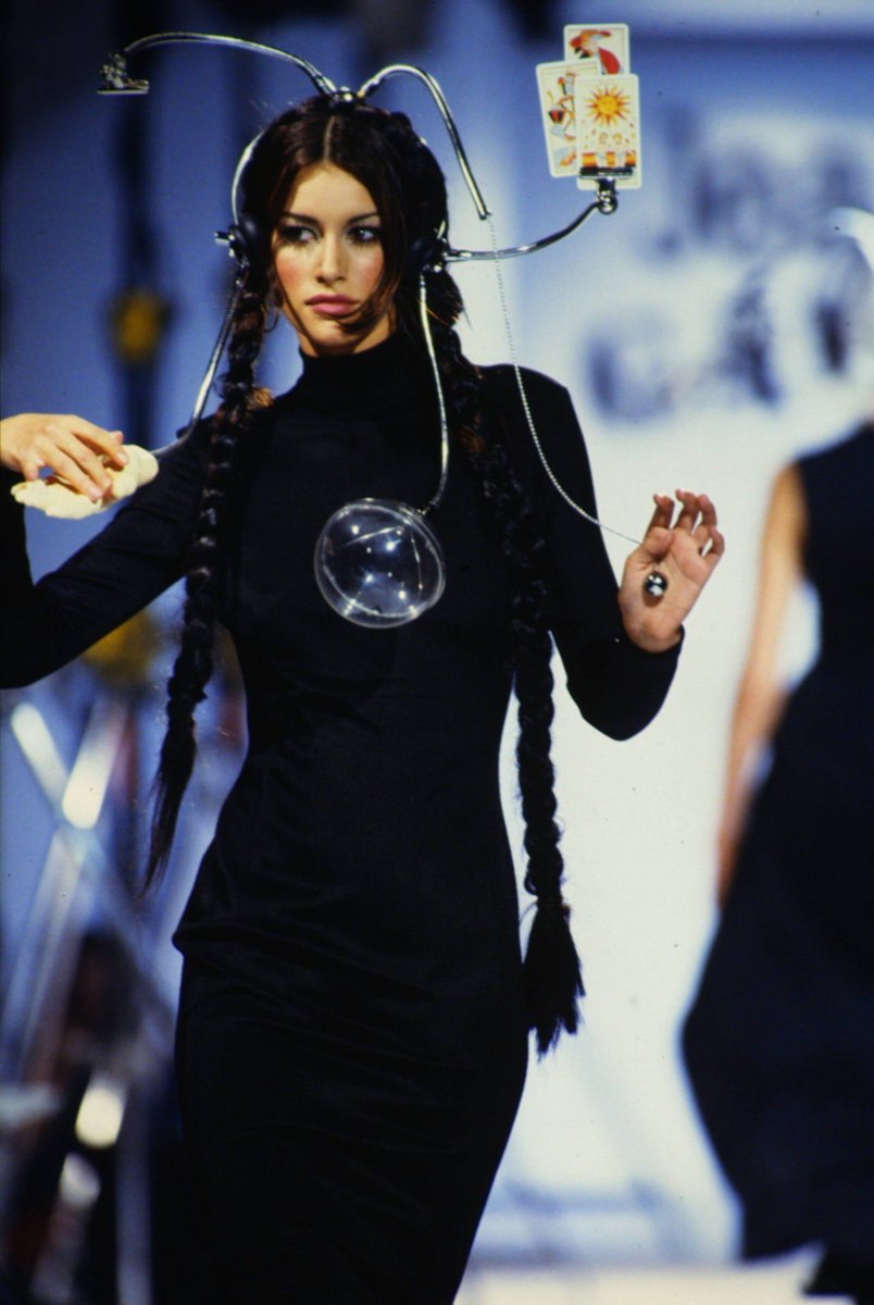 miuwillow's tweet photo. susan holmes at jean paul gaultier fw ‘92 rtw https://t.co/kA7vjjfcoo