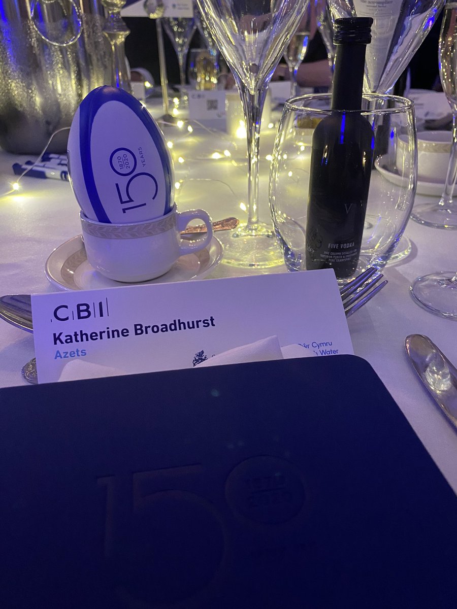 Out with contacts at a formal dinner, but also with friends 😊