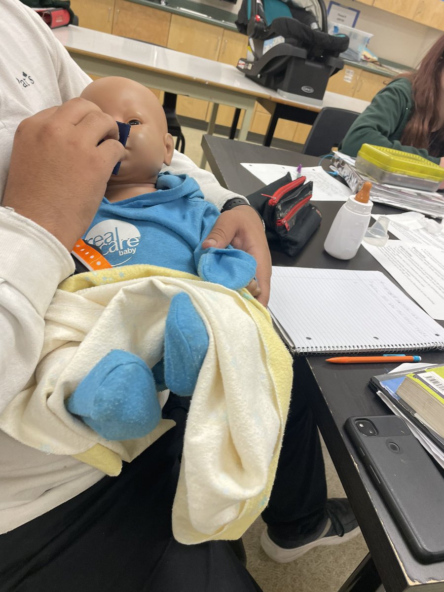 Ms_Sangalli's tweet photo. Raising Healthy Children had a busy week! On Tuesday we visited the Ottawa Birth and Wellness Centre, toured the facility, and learned about the placenta. Today we participated in Infant Care workshops, and tested baby food! #ExploreContemporaryStudies https://t.co/mgyzOrzOhx