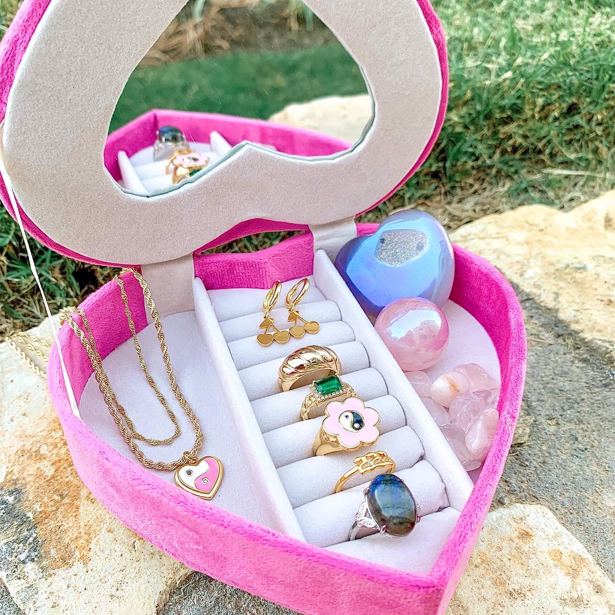 trippy_velvet's tweet photo. TOMORROW IS THE LAST DAY TO GRAB ANY PREORDER/MADE TO ORDER JEWELRY IN TIME FOR CHRISTMAS✨✨✨

let me make you something beautiful 💘 https://t.co/kGpz0csEku