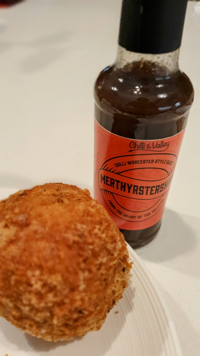 weeknoxy's tweet image. Scotch Egg and @ChilliOTV Merthystershire. Made for each other.