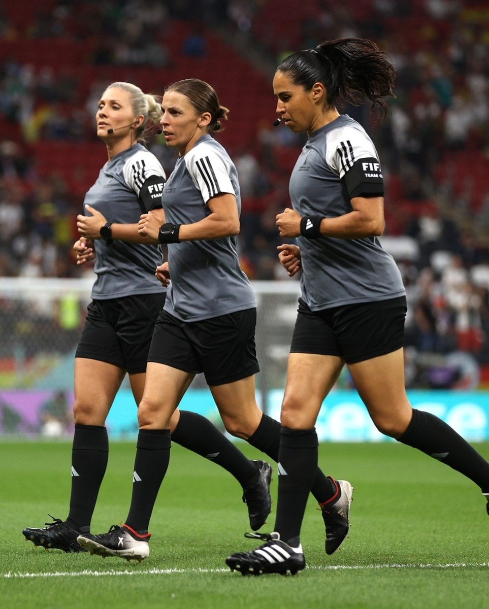 robotdr22's tweet image. 월드컵 최초로 여성 심판진이 경기를 맡았다👍 새로운 역사⚽️ 한국축구 #우연히만들어지는것은없다 #한국축구뿌리부터튼튼히