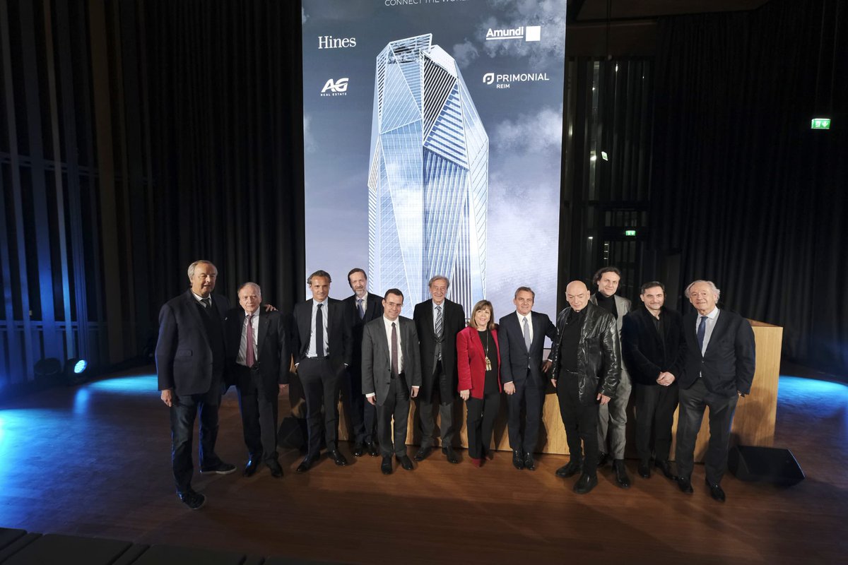 #AttractivitéDuTerritoire🏙️
#GeorgesSiffredi, Président du Département des #HautsdeSeine et de <a href="/ParisLaDefense/">Paris La Défense</a>, inaugure la tour HEKLA, avec Pierre-Yves Guice, Directeur général de <a href="/ParisLaDefense/">Paris La Défense</a>, Laurent Hottiaux <a href="/Prefet92/">Préfet des Hauts-de-Seine 🇫🇷🇪🇺</a> et Jean Nouvel, architecte de la tour.