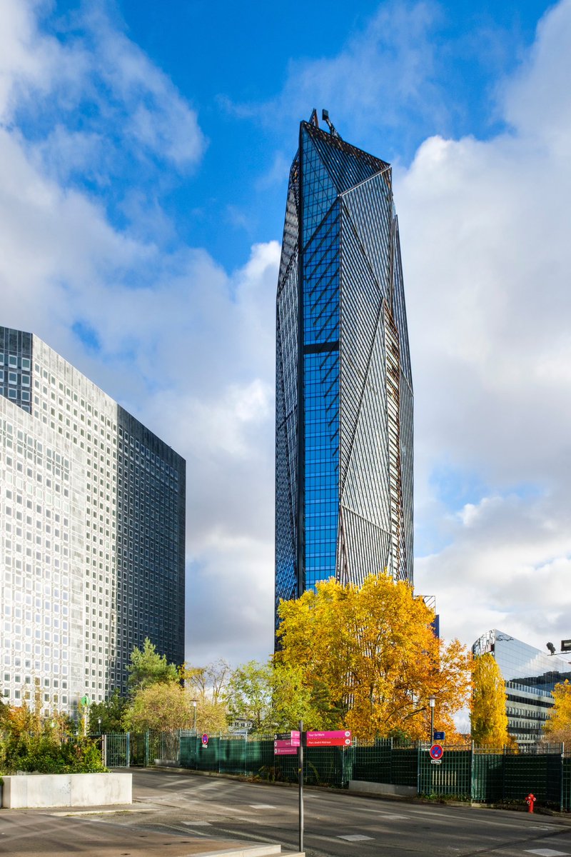 En proposant une mixité des espaces et des services, avec son design et ses espaces modulables, ses hautes performances environnementales complétées par la végétalisation, HEKLA s’inscrit dans une démarche technique et environnementale nouvelle qui valorise l’existant.