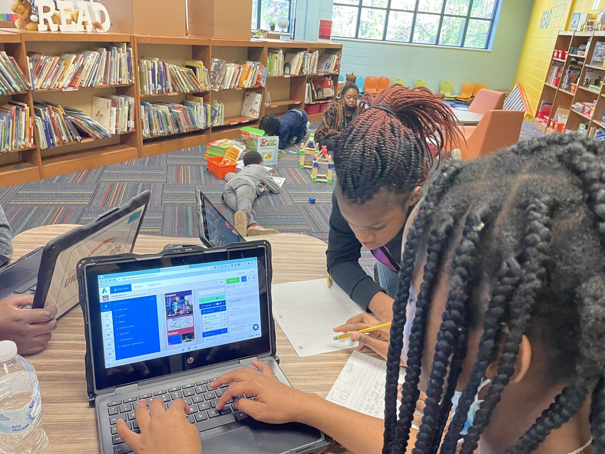 ksuITerin's tweet photo. Tech fair projects in the making @CascadeESMedCtr @canva @tinkercad #toontastic3d @APSInstructTech @ahrosser @apsupdate @apsitnatasha @APSacademics #APSacademics #APSITInspires https://t.co/mihwyVcuC2