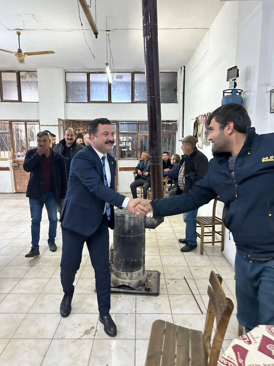 MHPBalikesir10's tweet photo. 📍Edremit / Ortaoba

İl Başkanımız Ekrem Gökay Yüksel, Edremit İlçe Başkanımızla birlikte Edremit' in nüfus bakımından en büyük Mahallesi olan  Ortaoba Mahallesini ziyaret ederek Muhtar Erol GÜNDOĞDU ve mahalle esnafları ile hasbihal ettiler.
@gokayyuksel10
@gormennhalil https://t.co/o7vsq8d3mv