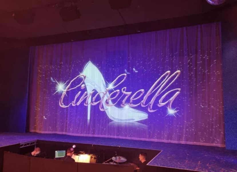 🎭Year 2 had a fabulous time at The Swan Theatre today watching Cinderella. Finn found the magical key to unlock Cinderella from her bedroom!🎭