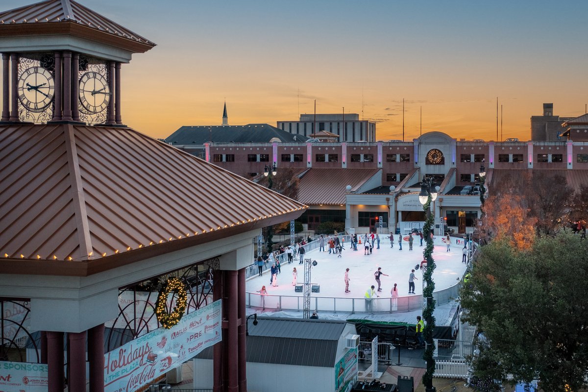 HolidaysOnThePlaza tweet media