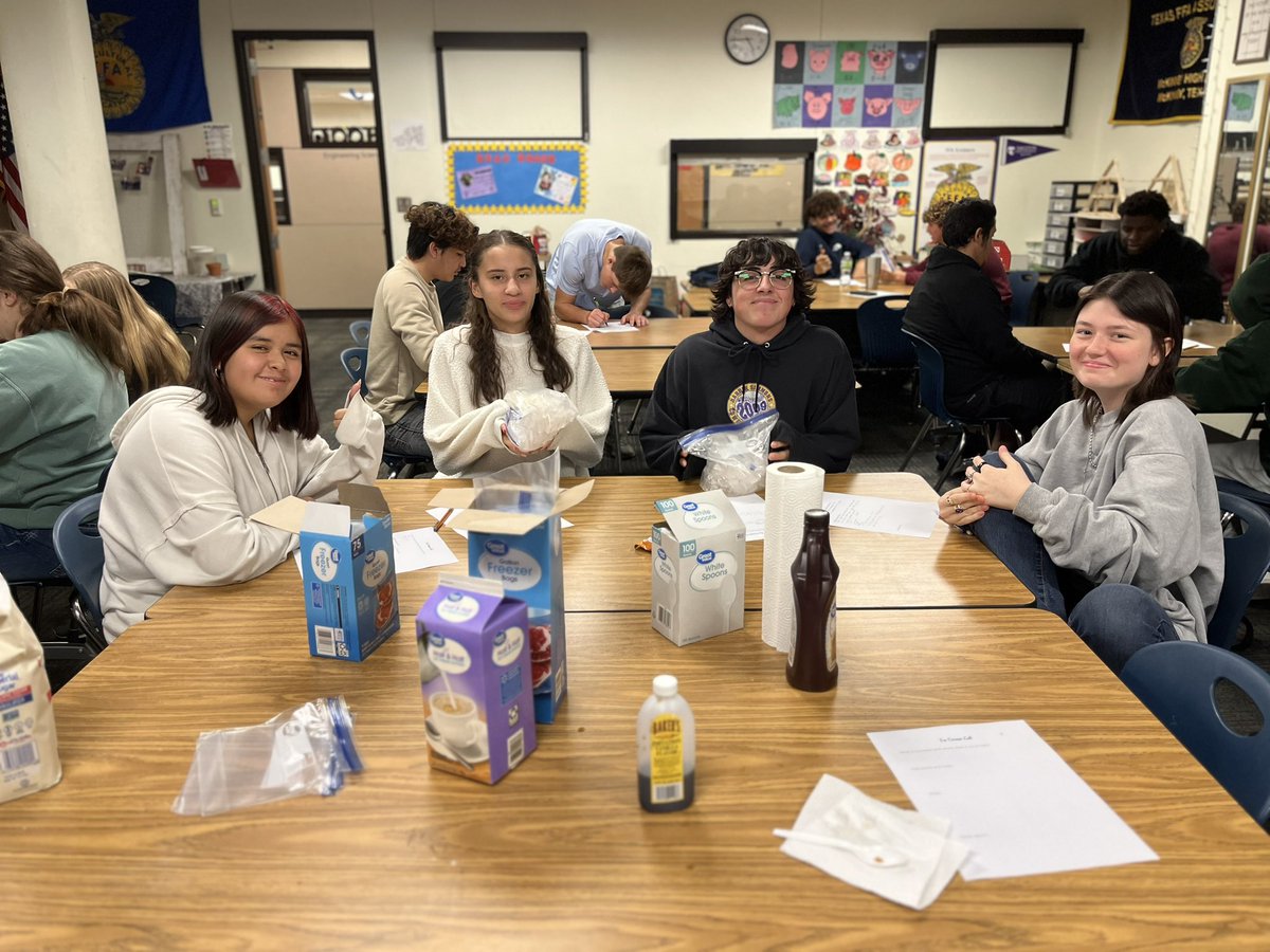 McKinneyTxFFA's tweet photo. PAFNR students made ice cream today! 🍨 They are learning about dairy products and how they are made. https://t.co/aVQ6lLMYc6