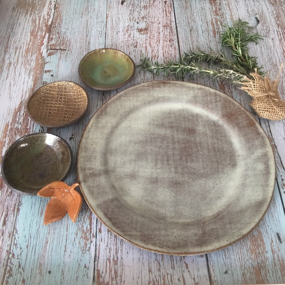 VIBceramics's tweet image. Serving Set, Round Ceramic Tray Platter and etsy.me/3o9eaAU #servingset #roundplate #ceramictray #servingplatter #smallbowls @etsymktgtool