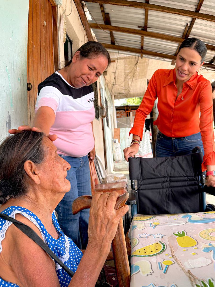 LizetteTapiaC's tweet photo. #VisitandoAndo
Casa a casa, como cada semana visitamos y entregamos sillas de ruedas, cumpliendo los compromisos que tenemos con las personas que necesitan de estos aparatos funcionales. ¡Gracias por recibirme tan bonito! 🫶✨
#ConAmorTodoEsPosible https://t.co/72lNqqSqZQ