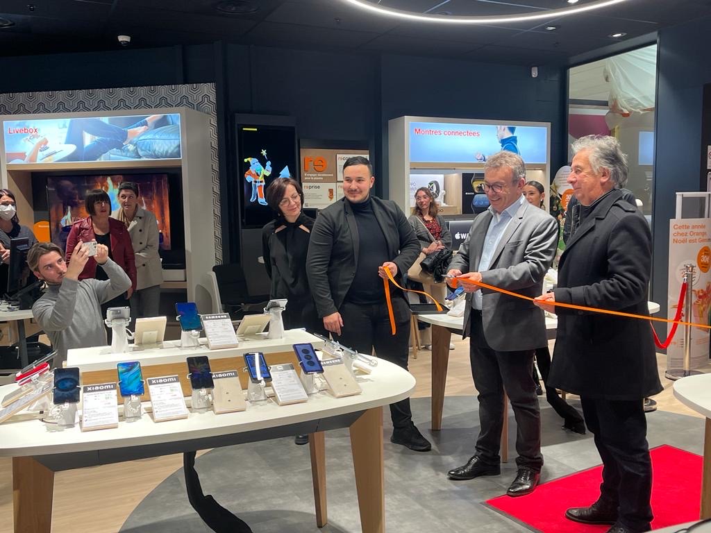 🤩Ravi d’inaugurer la nouvelle boutique Orange de Chambray-Les-Tours : un smartstore dédié à l’expérience client et à la découverte des nouveaux usages #numériques. Bravo à l’équipe pour votre engagement #PourNosClients