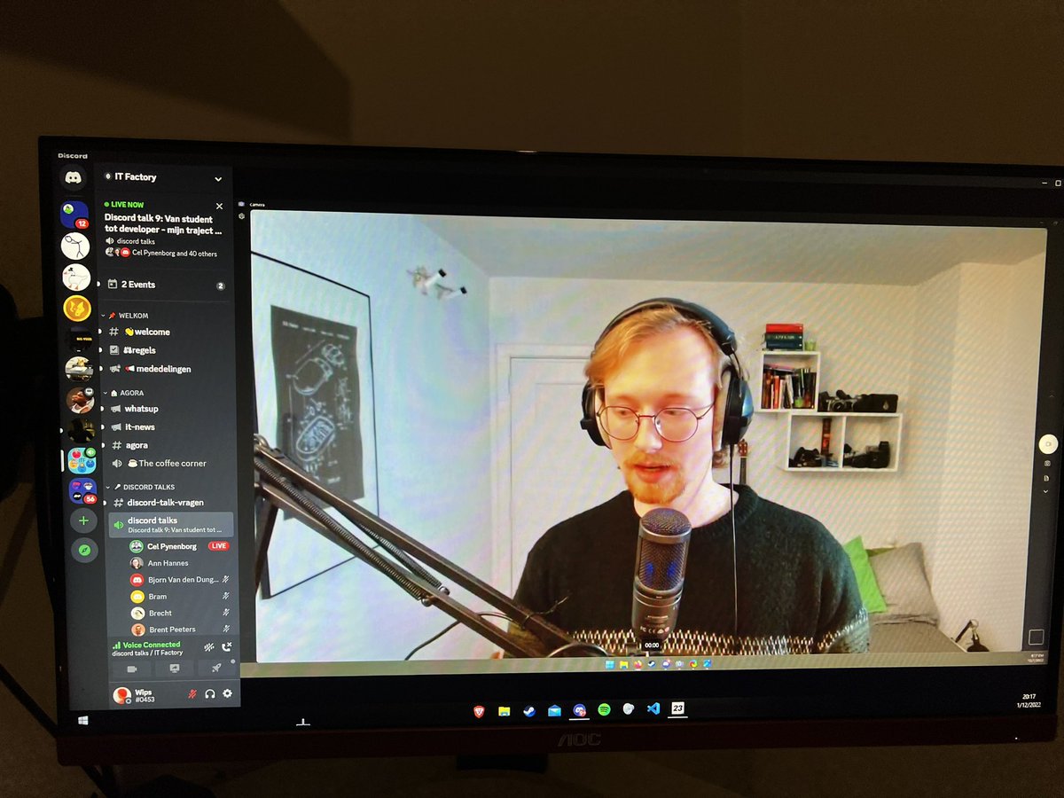 Sohaib_Ibn's tweet photo. Net de discord-talk van Cel Pynenborg bijgewoond. Het was een heel motiverende talk vooral omdat Cel komt van een achtergrond zonder IT. Maar toch een hele goede consultant job kunnen krijgen bij Axxes. Deze talk bijwonen was zeker de moeite waard!
#thomasmore #itfactory https://t.co/BbvjXKCGVy