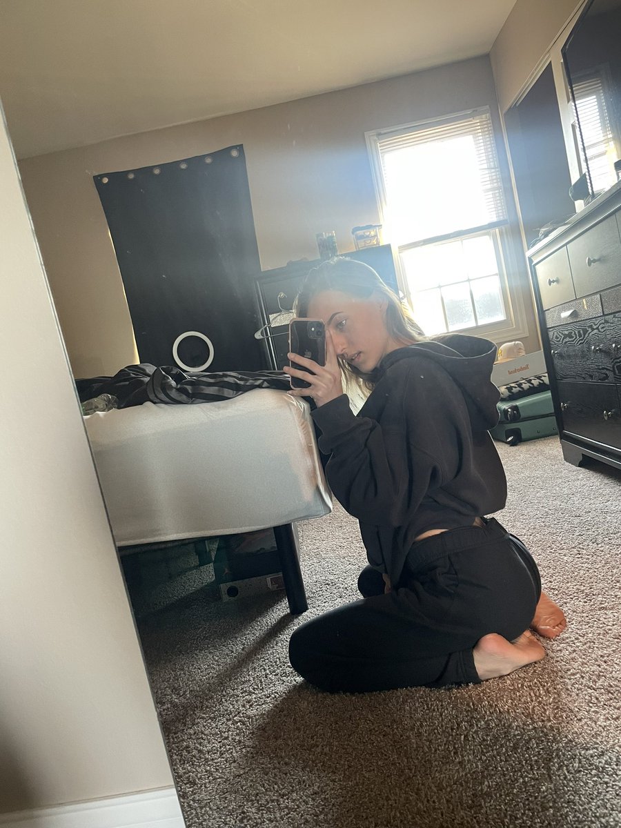 kaylaanicolee7's tweet photo. Come check out the link in my bio 😈 #hustlefund #Candy #TheWeeknd #onlyfans https://t.co/0AuNrjtdqU