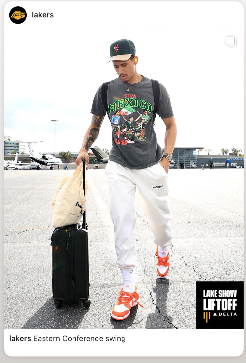 Lakers posting <a href="/juanonjuan10/">Juan Toscano Anderson</a> rockin <a href="/Dave_the_slkr/">DaveTheSLKR</a> 😳