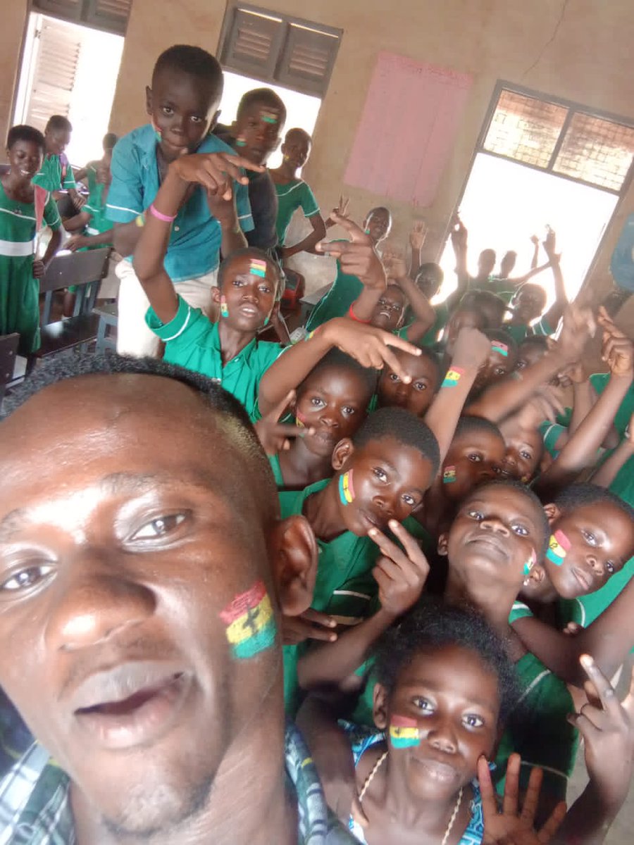 Oboo__Emma's tweet photo. This support must go high

The children love their country
#TV3NewDay #TV3GH #ghanablackstars #ghUr https://t.co/HK8OThpdcd