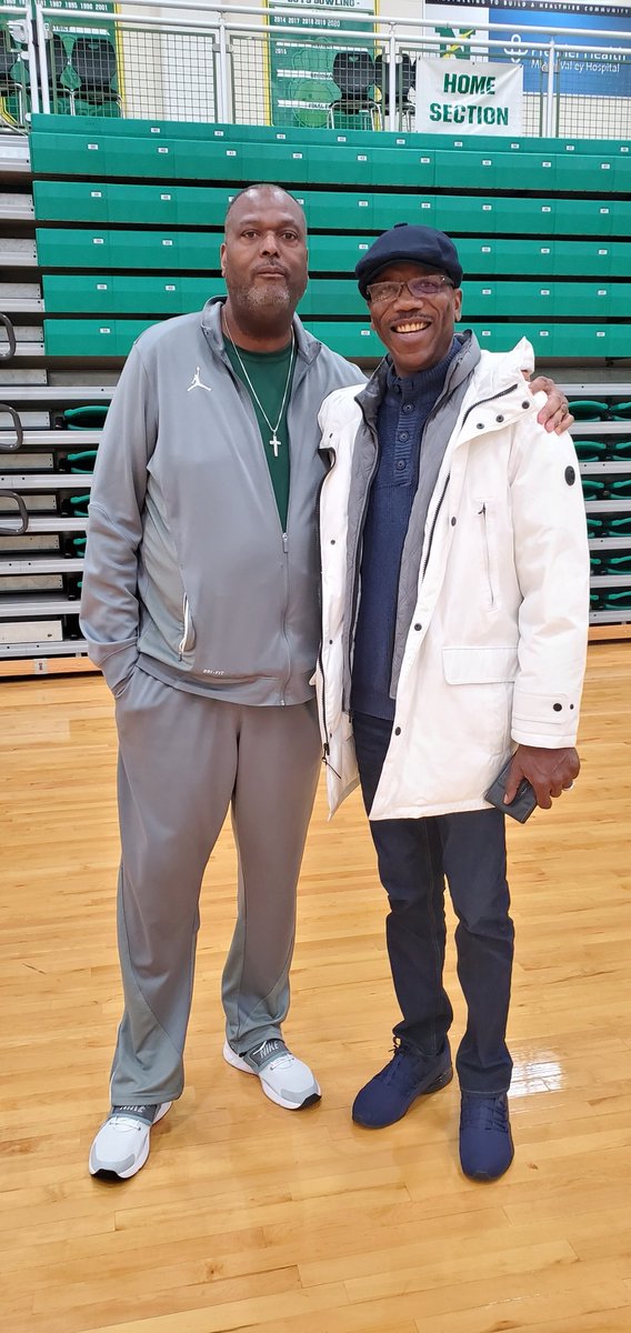 therealcoachpit's tweet photo. Got paid a much needed visit today at practice by my big brother
#velvetchapman #udfamily https://t.co/6KuYXkMhB3