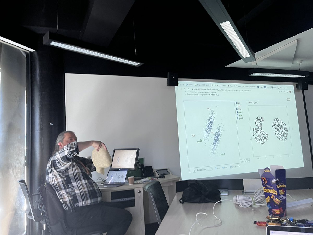 The tortillas are back! @paulfharrison discussing dimensional reduction in single cell data. #abacbs22