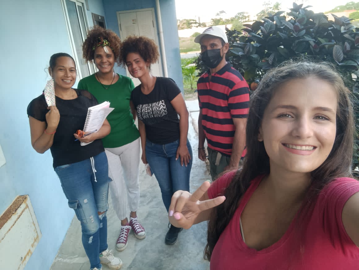 BendecidaporD14's tweet photo. Desde el MVVHCH, del Estado Nueva Esparta, Una gota de amor para los refugios y pobreza extrema❤️👪
Hoy estuvimos en el Urbanismo Luisa Cáceres de Arismendi y mañana vamos por más 💪🇻🇪
#NavidadesSinSansiones 
@IMVillarroel1 
@jhoagaby 
@yonn25 
@oduanpsuv https://t.co/d0BN9agGJQ