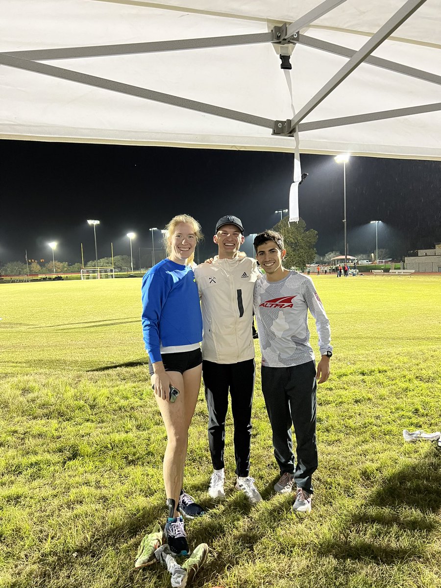 uu22's tweet photo. Not a girl gang reunion but 2nd best, a reunion with some  Furman Greats! GO Furman. @abuchalski22 @RGary2 @LBuchalski https://t.co/E2rsrlVQJv