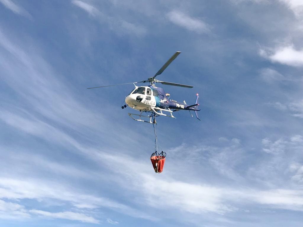 CmdtPoliciaEc's tweet photo. Mi reconocimiento especial a la labor de #Aeropolicial en su #Aniversario25, unidad profesional y comprometida con  la #SeguridadCiudadana. 

Felicitaciones, sigamos adelante, surcando el aire para proteger a nuestros ciudadanos. https://t.co/nRLtpzdDlC