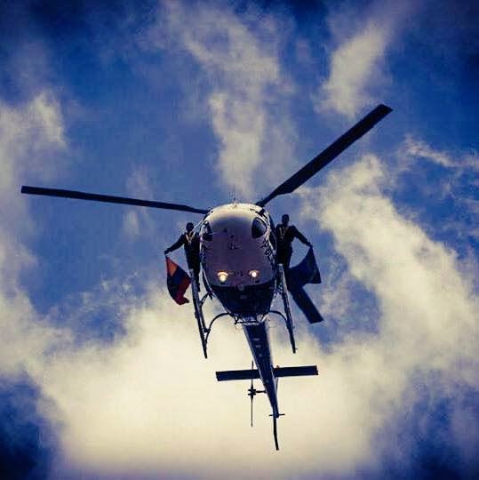 CmdtPoliciaEc's tweet photo. Mi reconocimiento especial a la labor de #Aeropolicial en su #Aniversario25, unidad profesional y comprometida con  la #SeguridadCiudadana. 

Felicitaciones, sigamos adelante, surcando el aire para proteger a nuestros ciudadanos. https://t.co/nRLtpzdDlC