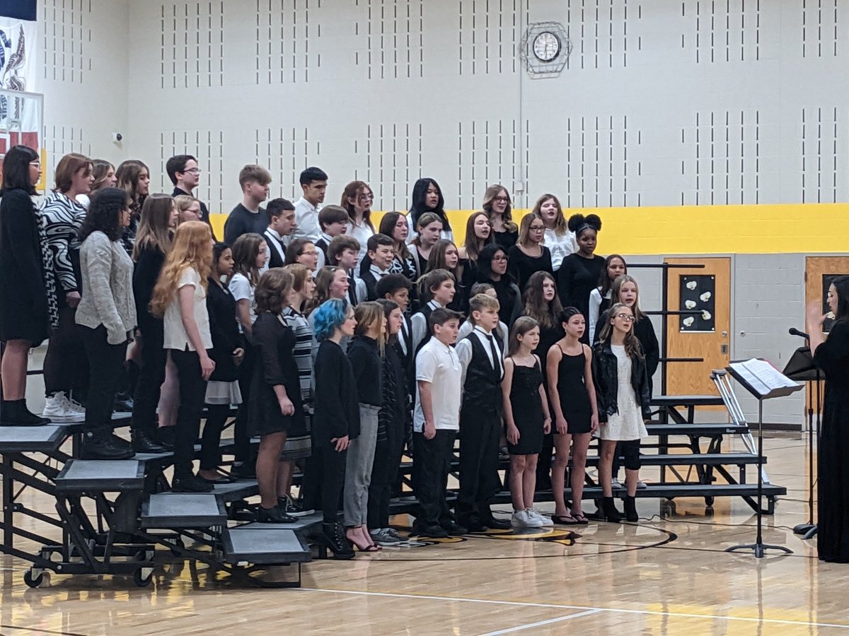 What a fabulous 7th and 8th grade Winter Concert! <a href="/CBCommSchools/">CouncilBluffsSchools</a> #LevelUp <a href="/WilsonMS_CB/">Wilson Middle School CB</a> Thank you, Ms. Walter!