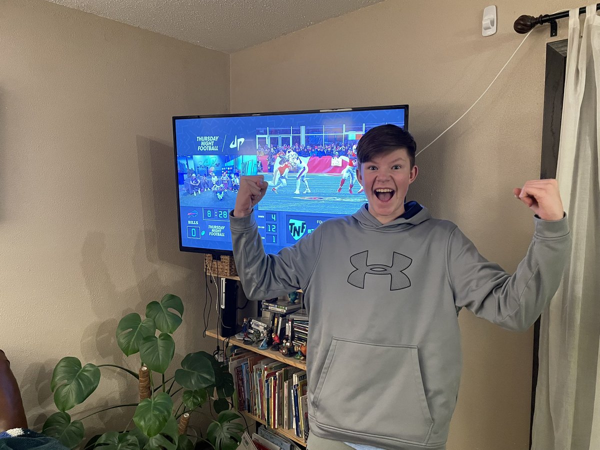 jakepeterson's tweet photo. Another TNF with @DudePerfect #fargorepresent #TNFDudePerfect #dunktheskunk #letsgo #poundit #noggin https://t.co/wzqozEWZoZ