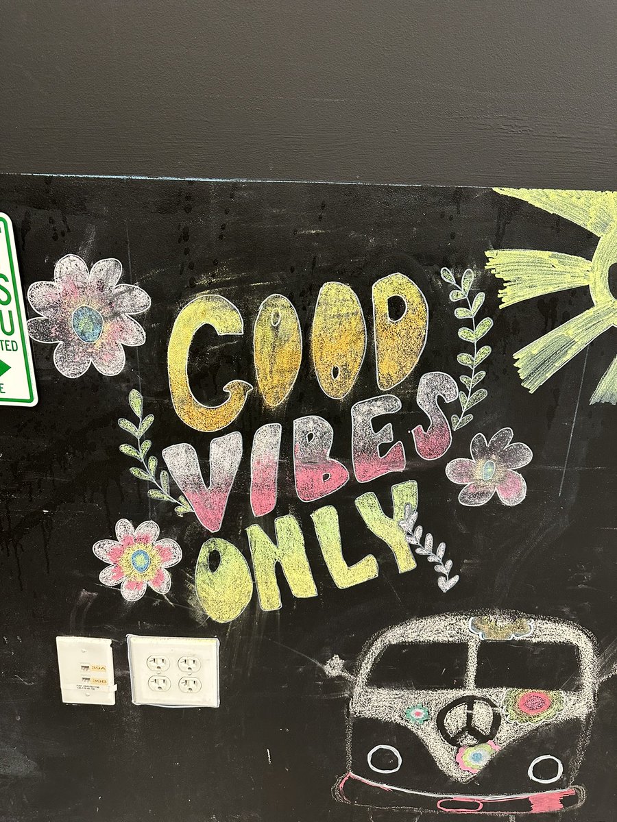 carawfields's tweet photo. As their smiles and chalkboards confirm, it was only #GoodVibes today during my visit at the West Ashley location in Charleston, SC 🤗 Thank y'all for an awesome time, and keep #DoinItBig! #SESfam #SoutheastStates #LifeAtAtt https://t.co/ShLC28j26d