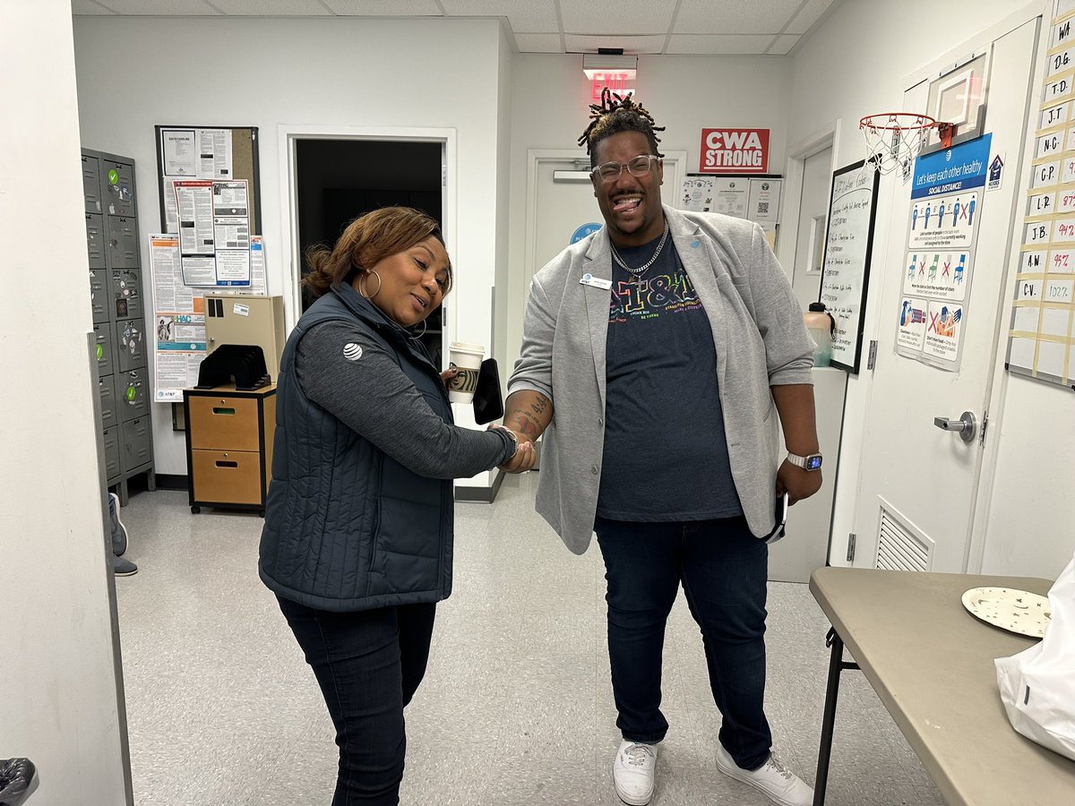 carawfields's tweet photo. As their smiles and chalkboards confirm, it was only #GoodVibes today during my visit at the West Ashley location in Charleston, SC 🤗 Thank y'all for an awesome time, and keep #DoinItBig! #SESfam #SoutheastStates #LifeAtAtt https://t.co/ShLC28j26d