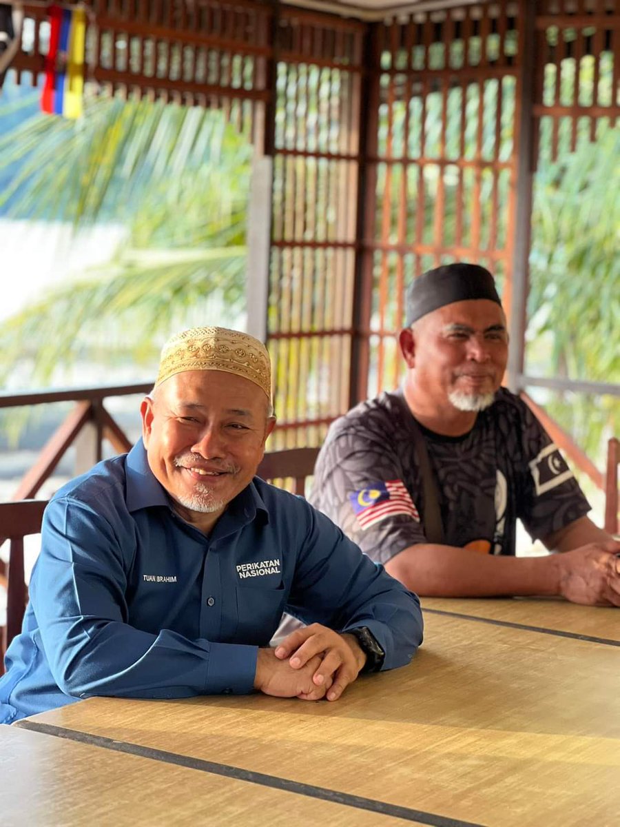 titm_official's tweet photo. Alhamdulillah, semalam saya meluangkan masa santuni pengundi di hujung Kampung Air Batang, Pulau Tioman.

Insya-Allah, misi menghantar ADUN wanita ke DUN Pahang. Doakan semua! 

#PerikatanNasional
#BersihdanStabil
#UndiPerikatanNasional
#DunTioman https://t.co/sZcLywVySZ
