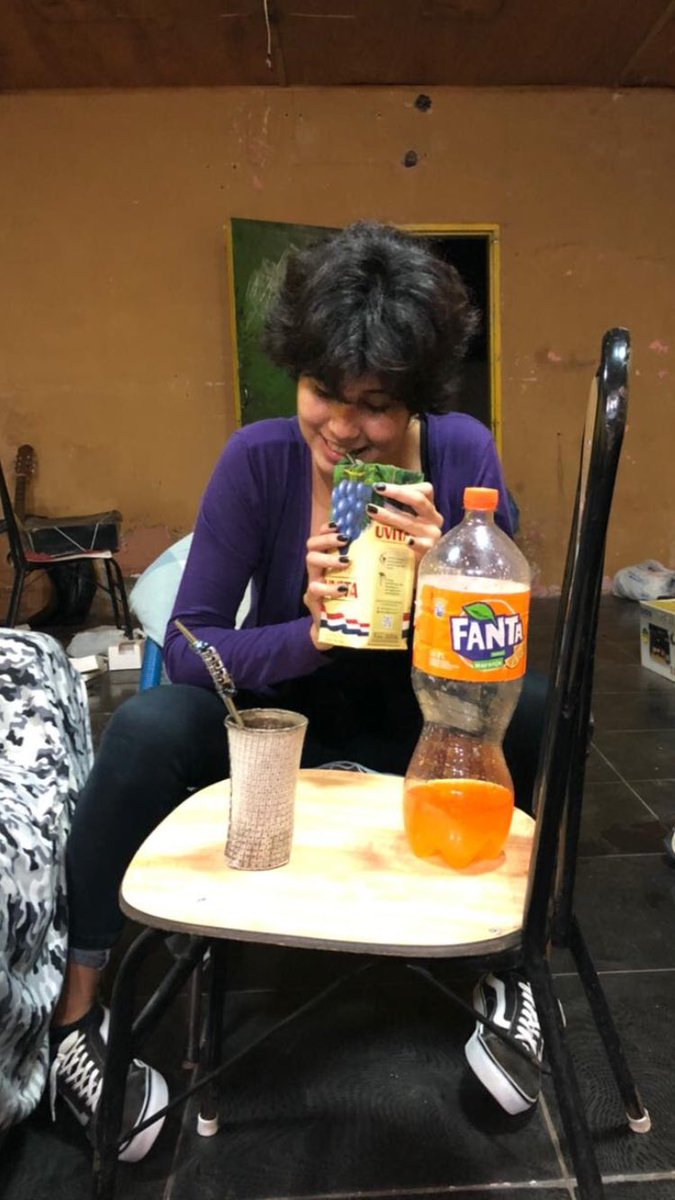 Vos sos muy creída.                                            - Yo