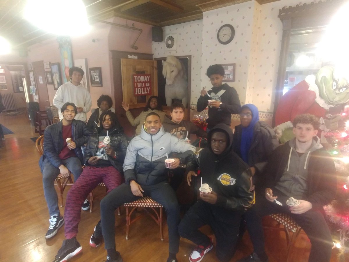 shepardhoops's tweet photo. Thank you to Shepard baseball coach @FDiFoggio for not only driving our team to the game tonight but also taking them to Plush Horse after tonight's win! https://t.co/5qdtQtVZR2