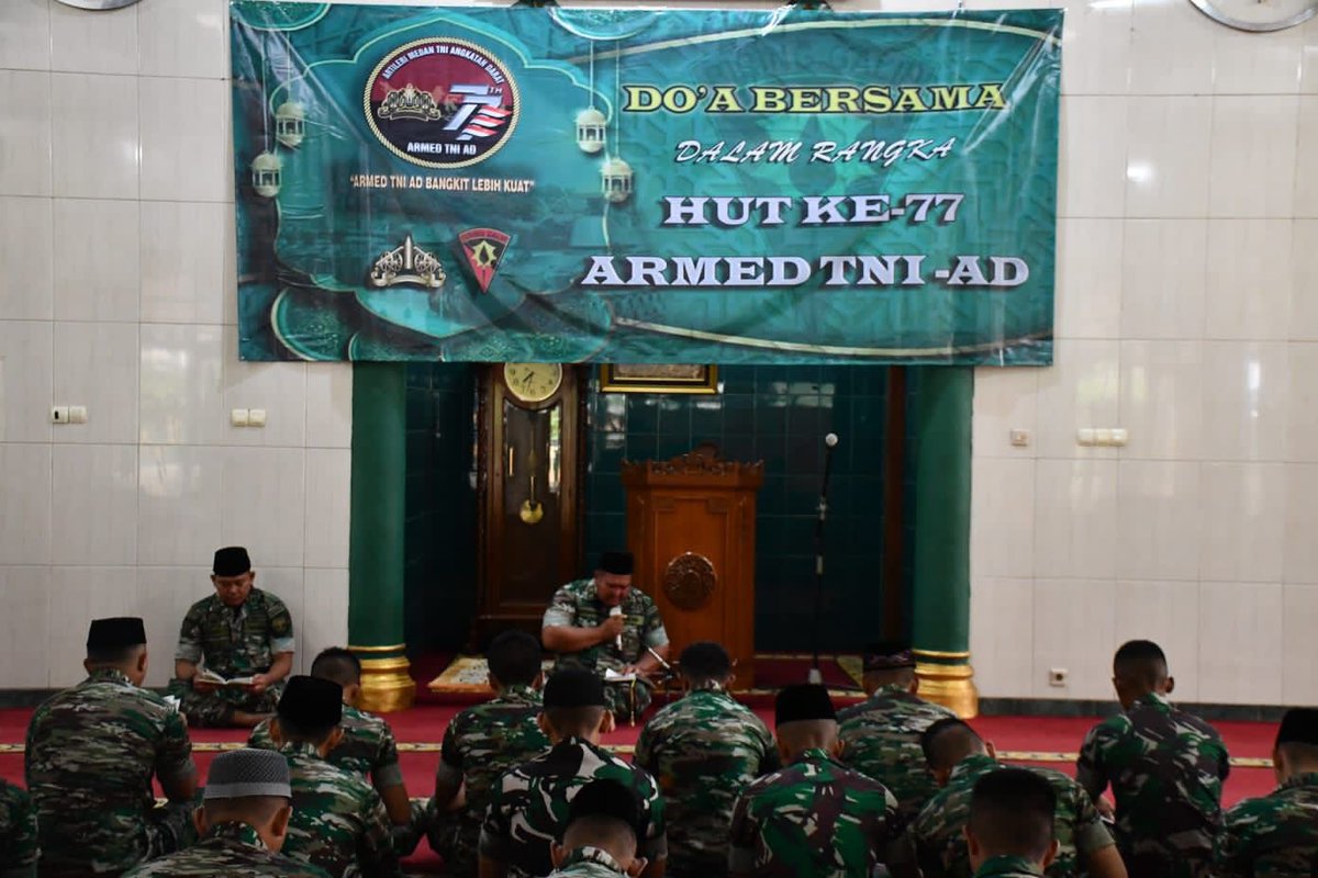 Yonarmed_7's tweet photo. Dalam rangka memperingati HUT ke-77 Armed TNI AD, Yonarmed 7/105 GS Briringgalih, menggelar kegiatan Doa Bersama diikuti seluruh Prajurit dan Persit KCK Cabang XVI Yonarmed 7 PD Jaya yang beragama Islam di Masjid Jami' An-Nur Yonarmed 7/105 GS Briringgalih. Bekasi (02/12/2022). https://t.co/ZrvWnEOzVi