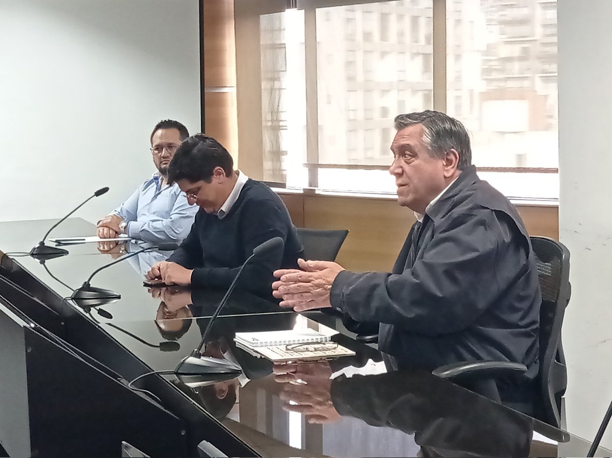 prensaceosl's tweet photo. El comité ejecutivo de @prensaceosl en reunión con autoridades del @MinTrabajoEc constató el avance del registro de su directiva. 

Los dirigentes sindicales expresaron su punto de vista respecto a las acciones que debe llevar a cabo el ministerio rector en materia laboral. https://t.co/8NEgusDwh6
