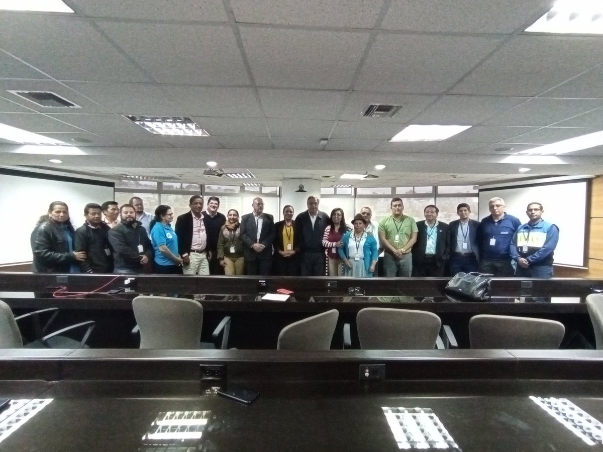 prensaceosl's tweet photo. El comité ejecutivo de @prensaceosl en reunión con autoridades del @MinTrabajoEc constató el avance del registro de su directiva. 

Los dirigentes sindicales expresaron su punto de vista respecto a las acciones que debe llevar a cabo el ministerio rector en materia laboral. https://t.co/8NEgusDwh6