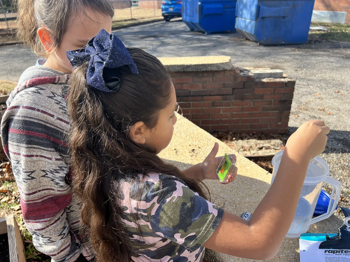 Laura Sicks tweet media