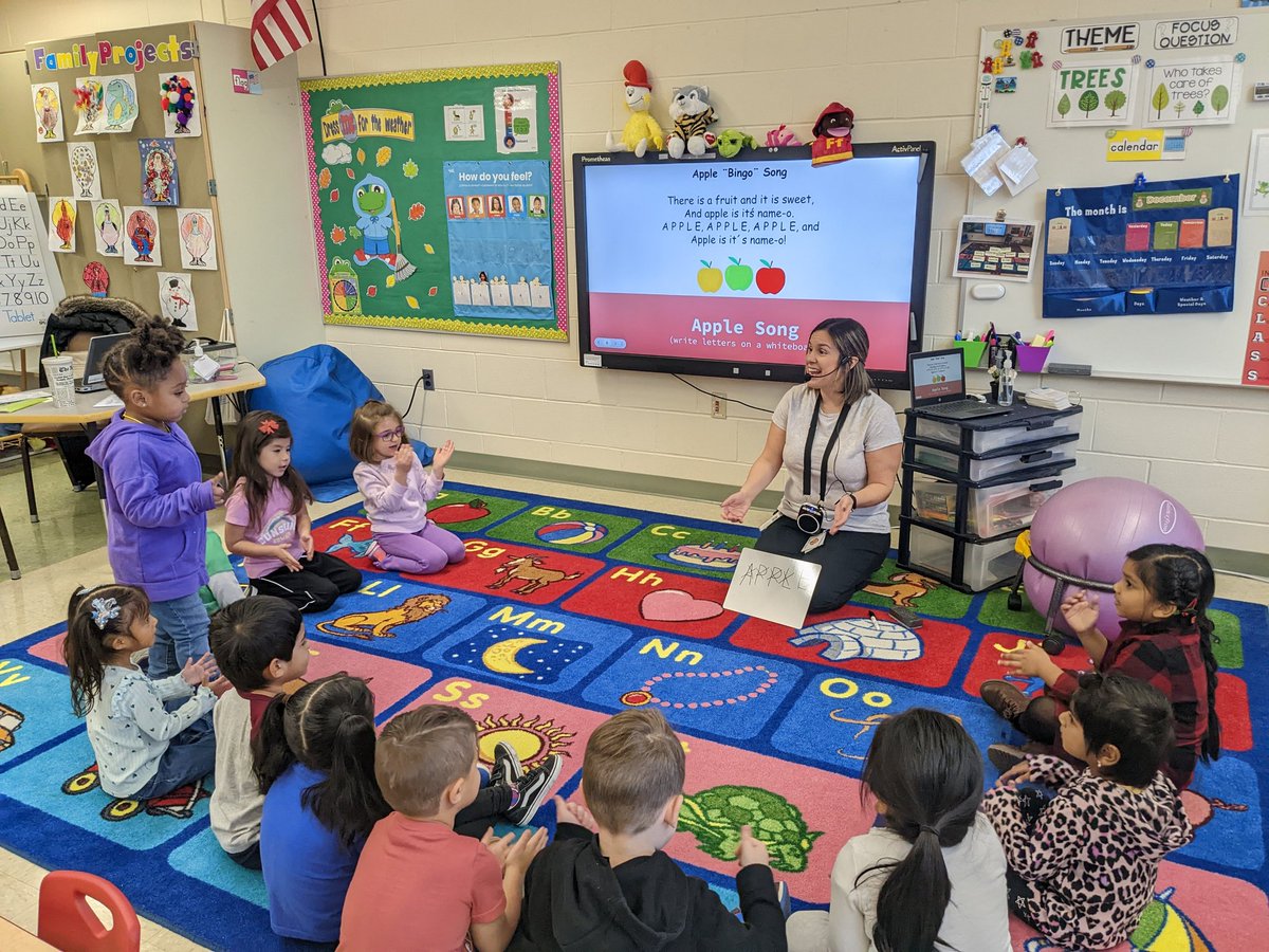 MrsCabreraLP's tweet photo. Apple Day was a fun way to celebrate the end of our #TreesStudy @LivingstonPark! We sang the A-P-P-L-E song, listened to Ten Apples Up On Top, practiced balancing "apples" on our heads & had fun with them in new ways! @NBTPreschool @MissVatLP @MrsGons @misspasterick @MissNigro https://t.co/UiCa1cNr2r