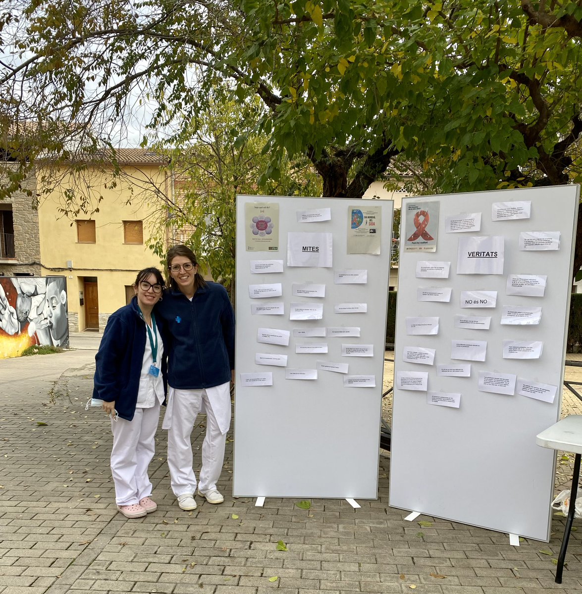 _annaescale's tweet photo. #DiaMundialdelaSIDA avui a la plaça del CAP Navàs: mites i realitats entorn la sexualitat i les ITS, llibres, infografies i material de protecció
#CAPNavàs @icscatcentral @AjuntamentNavas @BibliotecaNavas https://t.co/wEEnaaqFAa