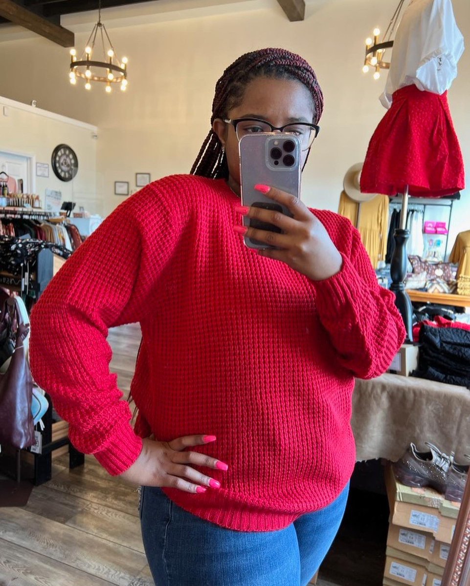 Cotiqueshop's tweet image. Looking for a solid red top?

This one is now available in plus sizes!

**Grab it in store or online
#redsweater #redtops #thermalstyle #boutiquefind