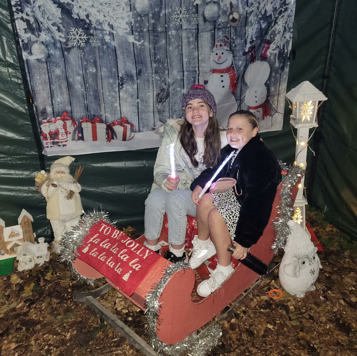 gemmalbaggott's tweet photo. Winter Wonderland @WoodlandsA 
The atmosphere, families and children are all so lucky to have staff that have put so much time and effort into doing this for them.
Huge well done to all involved-superstars!! 🌟 
#Christmas https://t.co/ZhC2DtkSDj