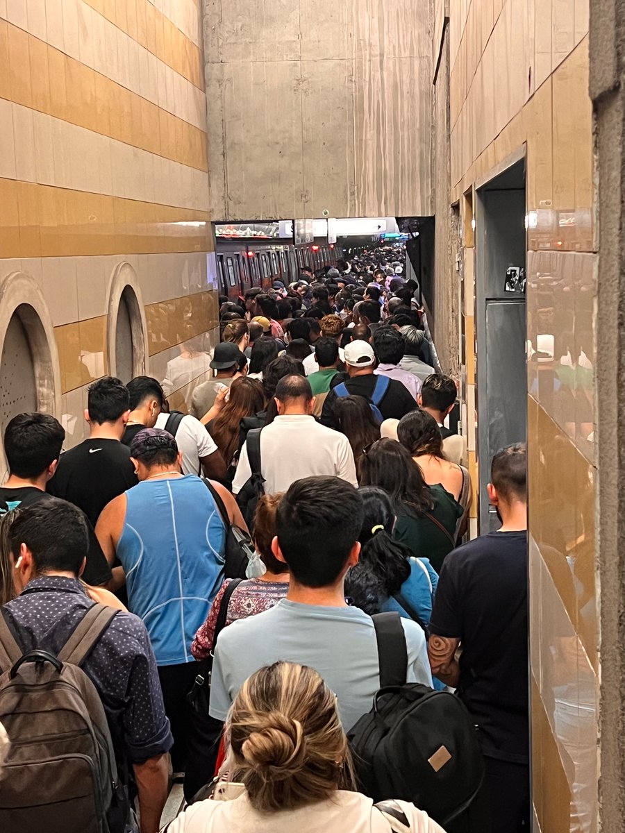 orneidysA's tweet photo. @metrodesantiago y ahora que le paso a la línea 4 https://t.co/ylHEF9Aj9B