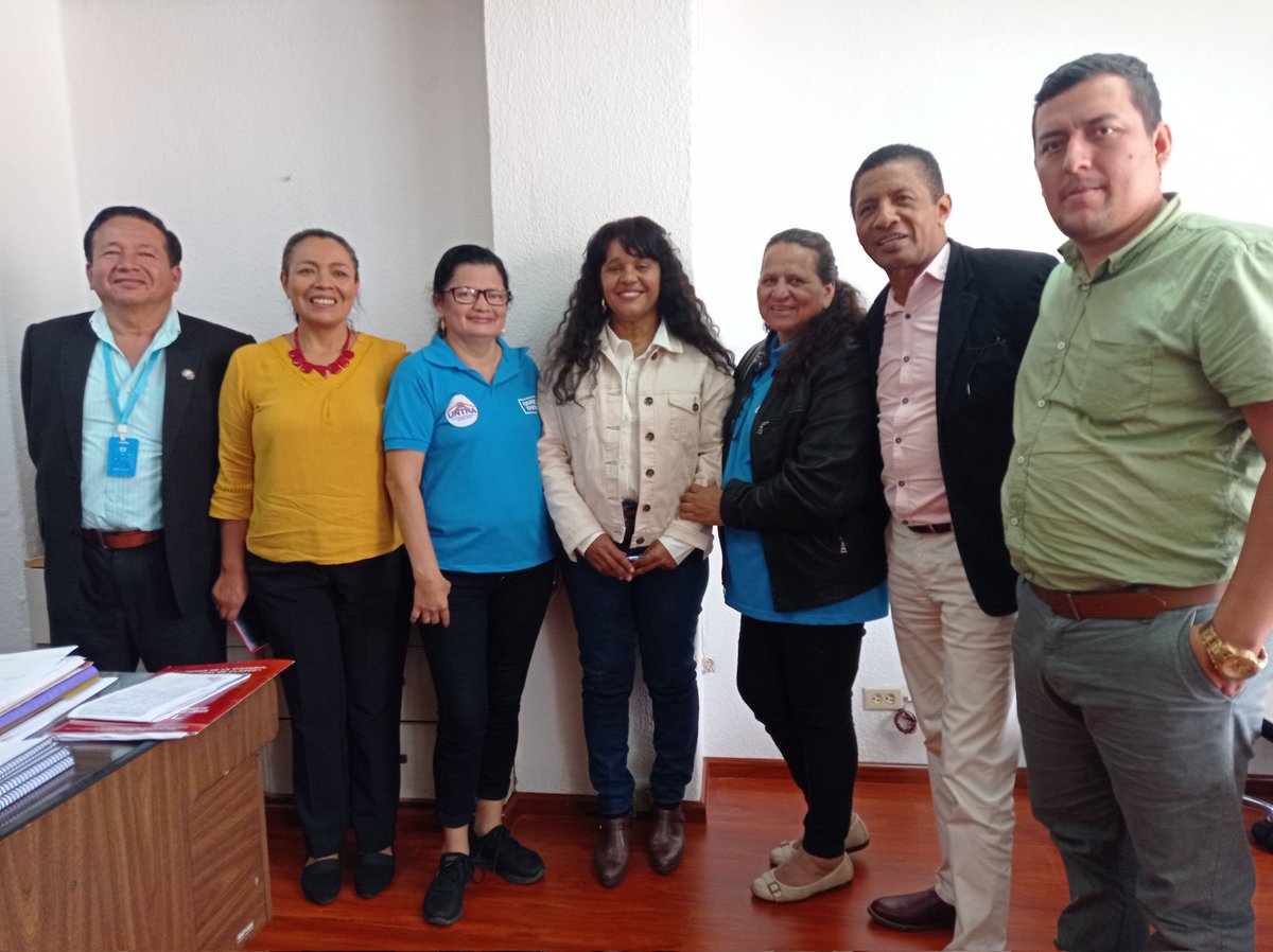 prensaceosl's tweet photo. Esta mañana, el comité ejecutivo de @prensaceosl mantuvo una reunión de trabajo junto a representantes de @OITAndina y @care_ecuador. 

Mejorar las condiciones laborales para un #trabajoDigno es nuestra principal prioridad.

#ceoslEnAccion https://t.co/eA7PUSbh6q