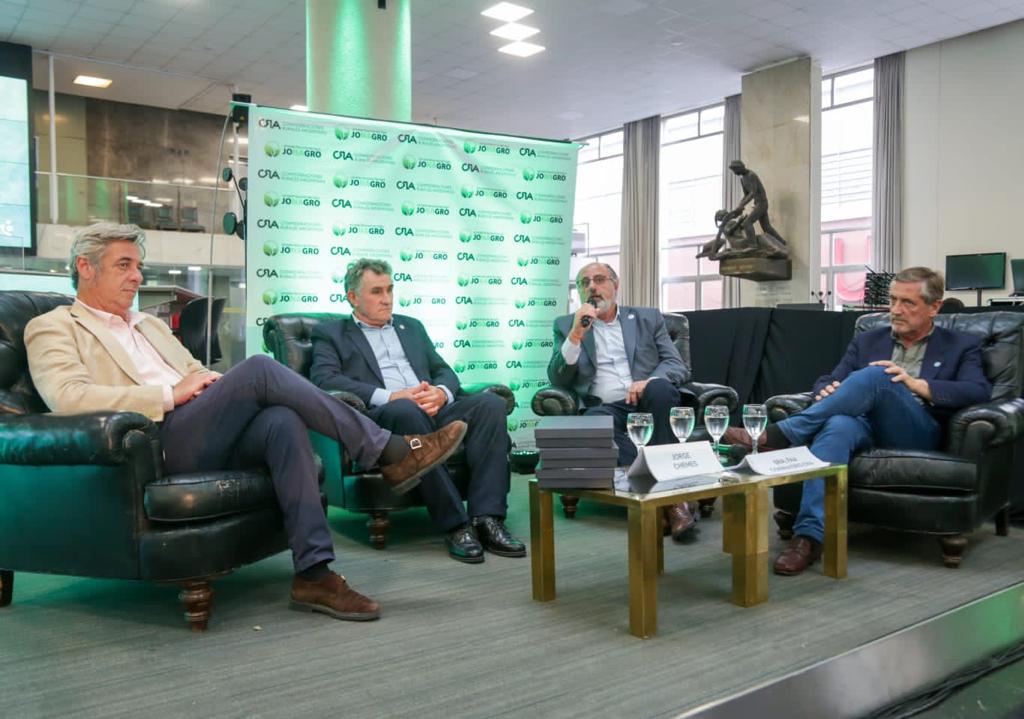 CRAprensa's tweet photo. Ahora👇

Panel de cierre con nuestro presidente @Jorge_Chemes, queremos agradecer a la Comisión de Enlace de Entidades Agropecuarias por participar y acompañarnos en esta 6ta edición de #JONAGRO 👏 https://t.co/B7HH16zuya