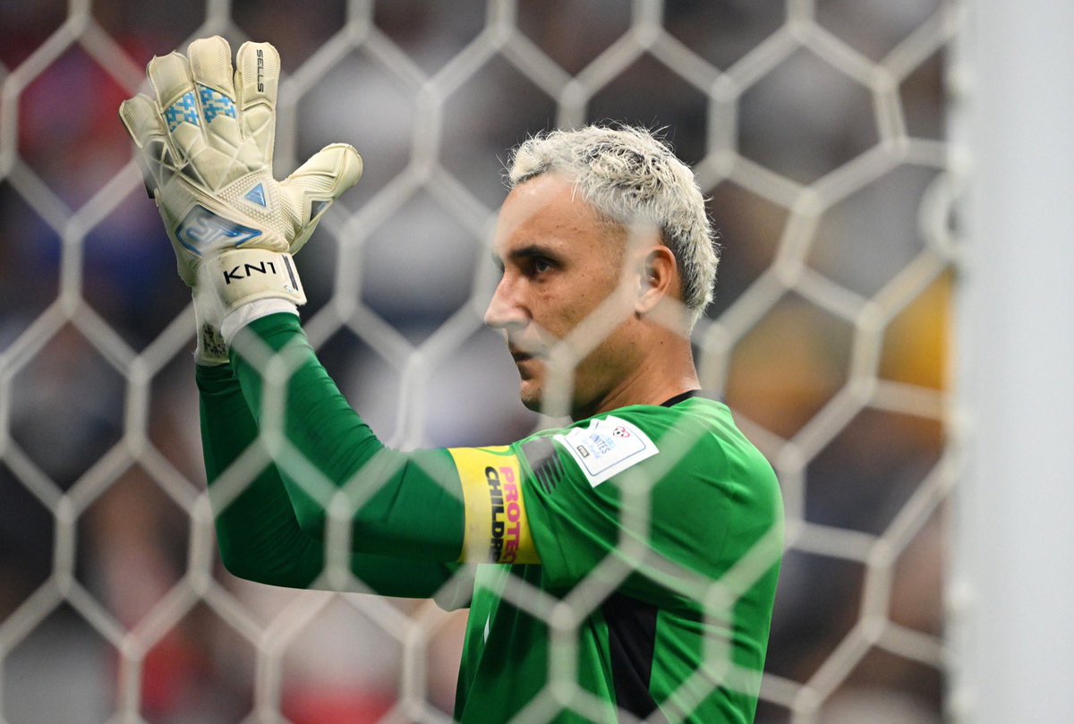 PSG_espanol's tweet photo. Se terminó el mundial para los ticos pero la @fedefutbolcrc  de @NavasKeylor se va con la frente en alto 🫶🇨🇷

#FromParisToQatar https://t.co/B63SfAwice