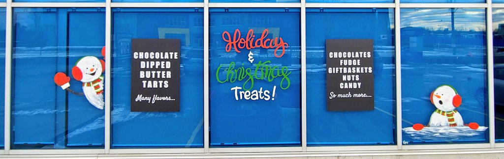 ThatBronaghOne's tweet image. Windy and chilly day of making windows beautiful for the holiday season at @Annies_Choc on Robin's Hill Road in east #ldnont today PLUS I saw the candy warehouse so basically every dream I ever had came true 🎨🖌️🍫😍😋❤️

#artistsontwitter #art #windowart #outdoorfun #shoplocal