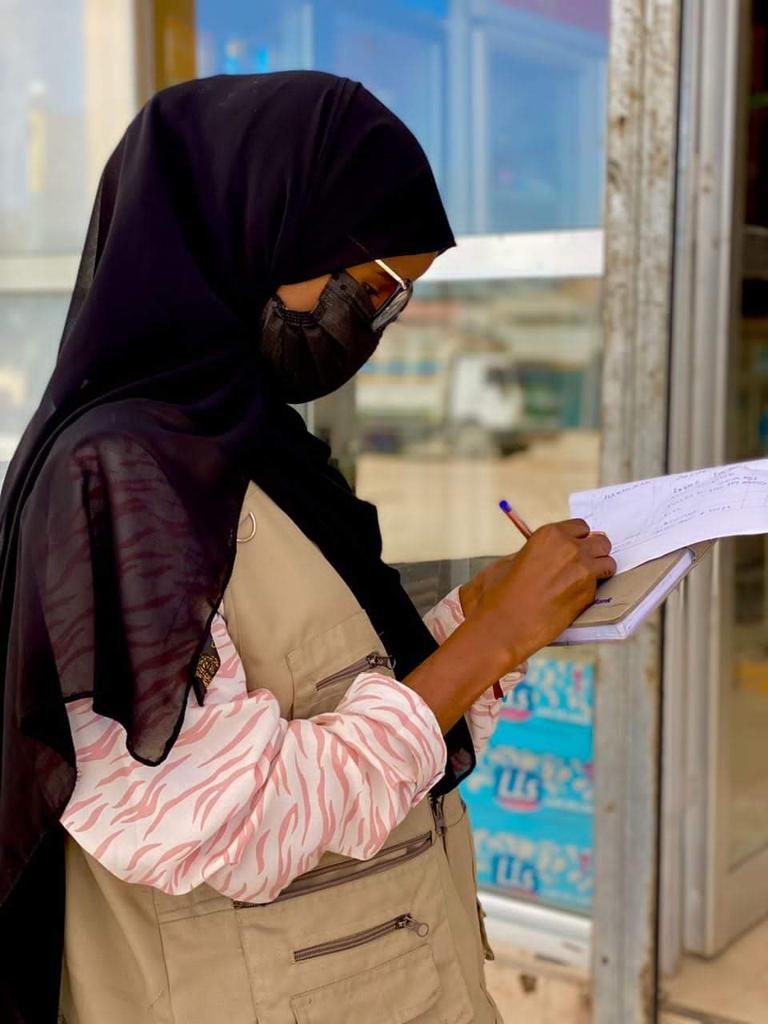 IsmacilYuusuf's tweet photo. Somaliland social workers who are known engaging noble work have extended assistance to Hargeisa local government Ibrahim Koodbuur district by starting valuable program which they will register the trade licence for trades at Xero awr area to serve as data base for that district https://t.co/u7oV06AzsG
