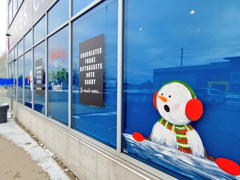 ThatBronaghOne's tweet image. Windy and chilly day of making windows beautiful for the holiday season at @Annies_Choc on Robin's Hill Road in east #ldnont today PLUS I saw the candy warehouse so basically every dream I ever had came true 🎨🖌️🍫😍😋❤️

#artistsontwitter #art #windowart #outdoorfun #shoplocal