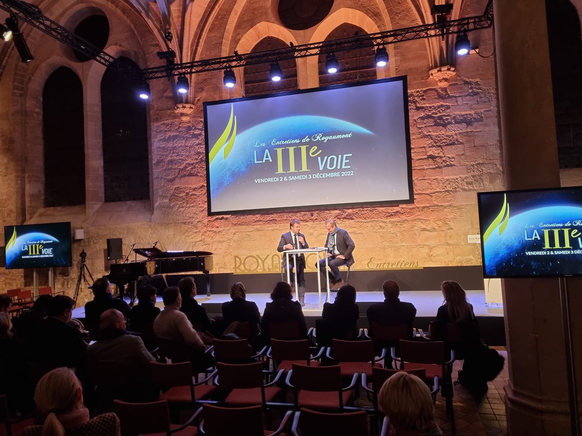 J'ai participé ce soir aux Entretiens de Royaumont avant de décoller pour le Japon. 

J'ai rappelé ma conception du compromis sans compromission. 

L'art de la politique c'est l'art de l'acceptable, c'est d'aller vers des objectifs que l'on se fixe, et c'est décider.