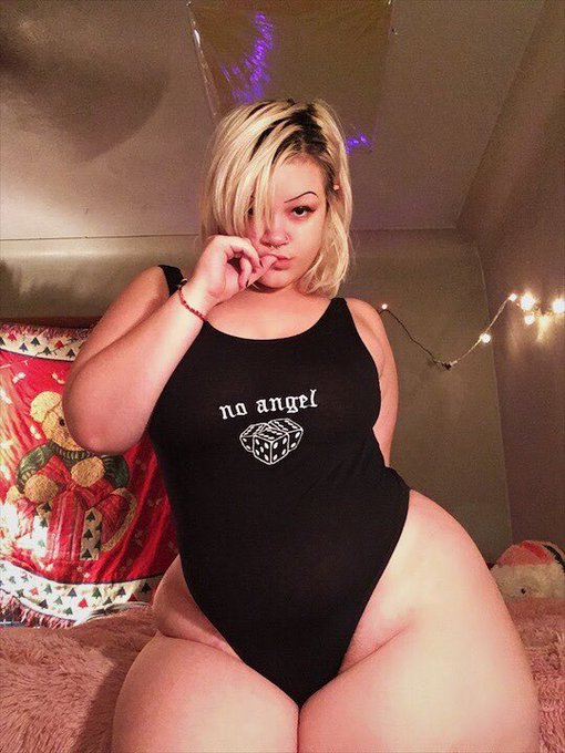 Could you handle me?🖤⬇️ https://t.co/NTHqvWx7sT